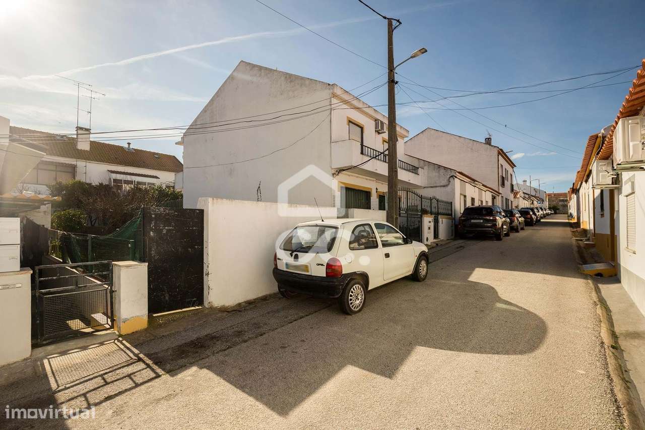 Moradia Unifamiliar T3 NOVA com quintal e garagem | Frei Aleixo (Évora-11