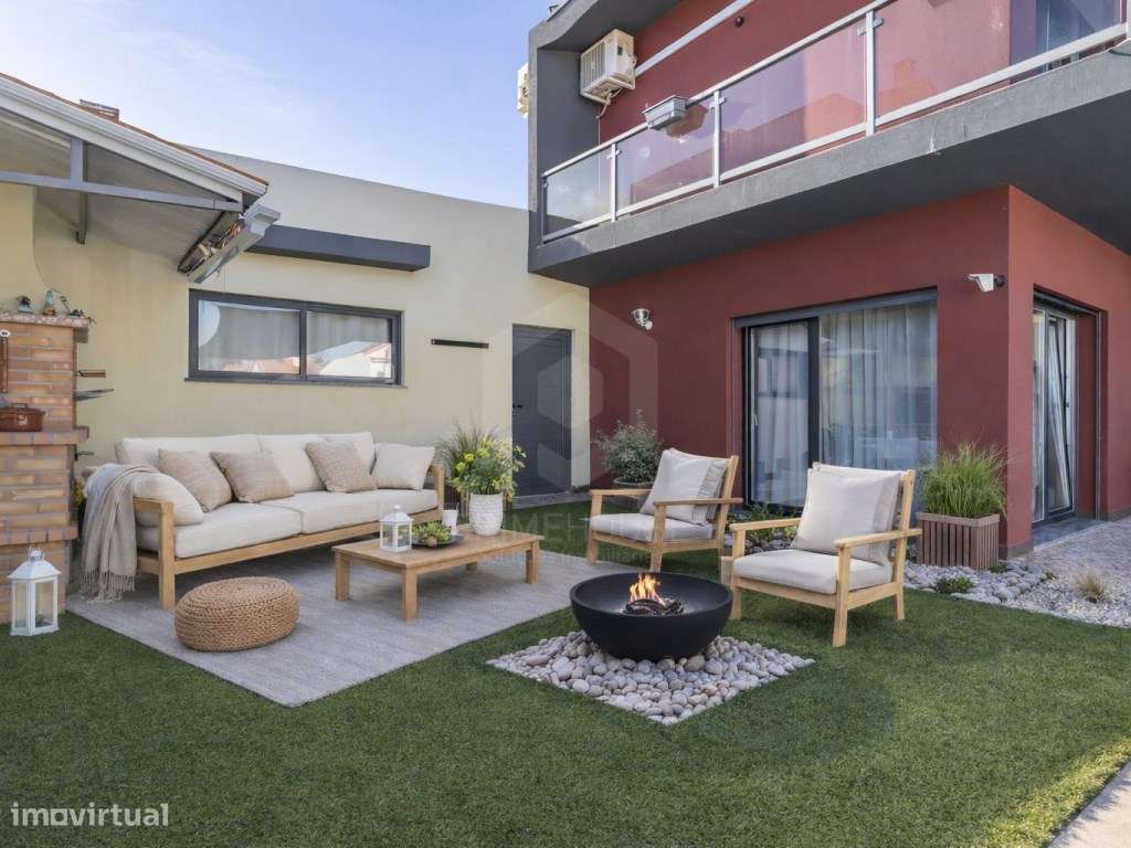 Moradia Isolada T4 com Piscina, Garagem e Acabamentos Premium - Grande imagem: 2/44