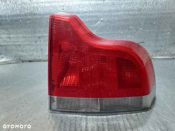 LAMPA TYLNA PRAWA VOLVO S60 ( 00-10 ) 153838 SEDAN - 1