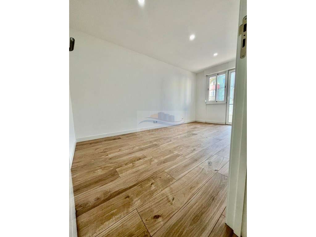 T2 Moderno com excelentes acabamentos totalmente remodelado com var... - Grande imagem: 5/8