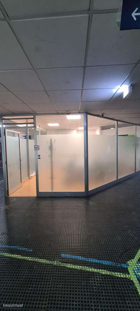 Loja com Garagem, junto ao Metro da Casa da Música - Grande imagem: 2/14