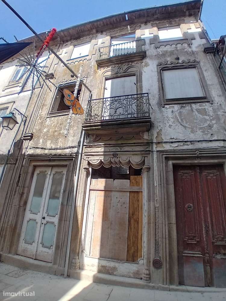 Predio no centro historico de Ponte de Lima - Grande imagem: 3/9