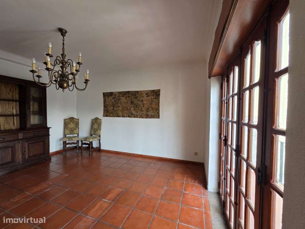 Moradia T5 com Garagem e Jardim | Centro de Elvas-5