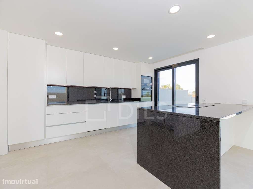 Moradia T3+1 com piscina, na Mexilhoeira Grande, Portimão - Grande imagem: 4/32