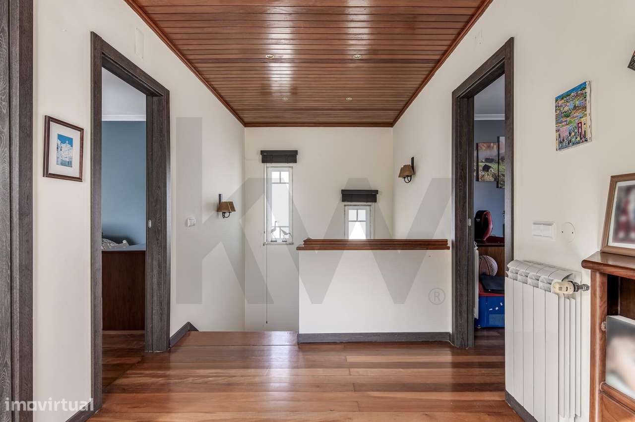 Moradia T4 Independente com Jardim – A 12 min a pé da Praia e 35 min d-35