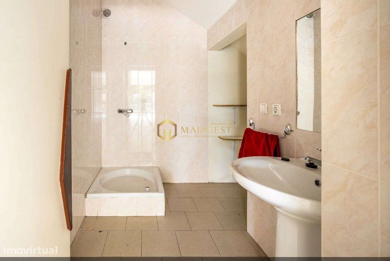 Espaço comercial com 2 pisos e montra na Maia - Grande imagem: 5/15