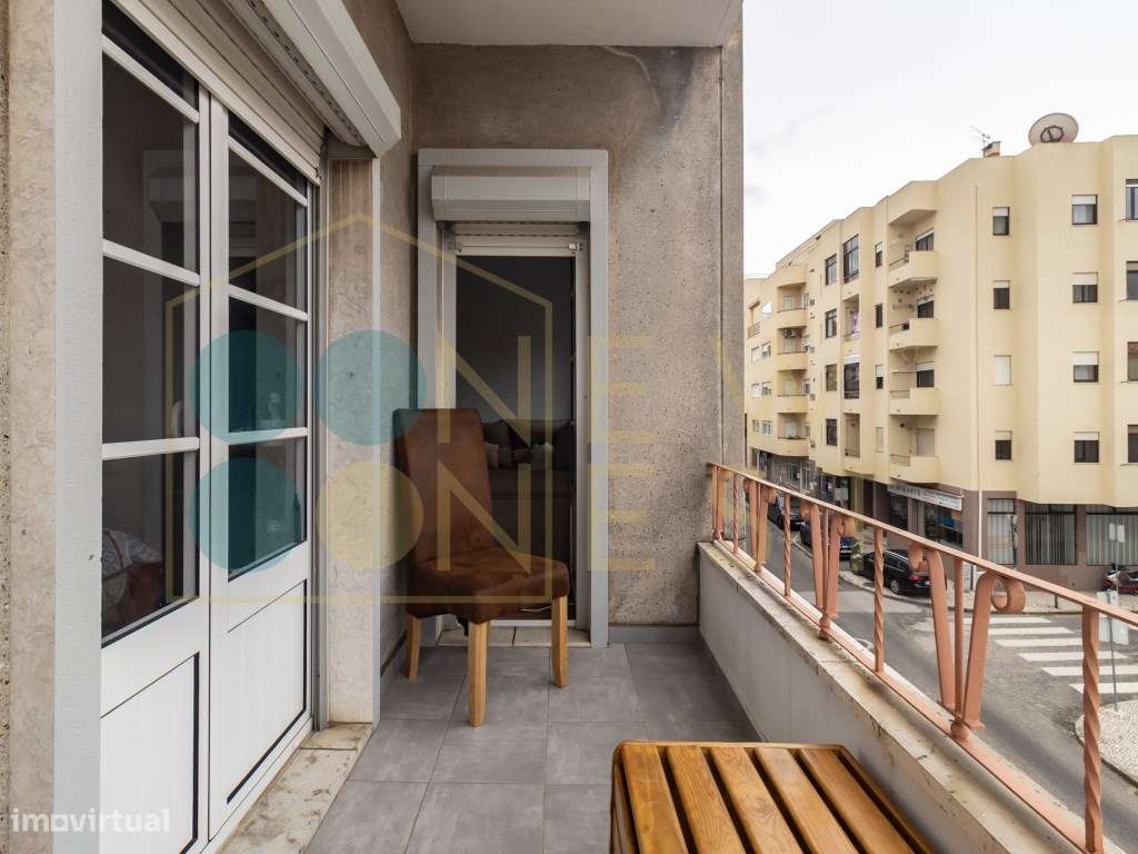 Apartamento T2+1 com excelente luz natural, varanda e logradouro co...-11