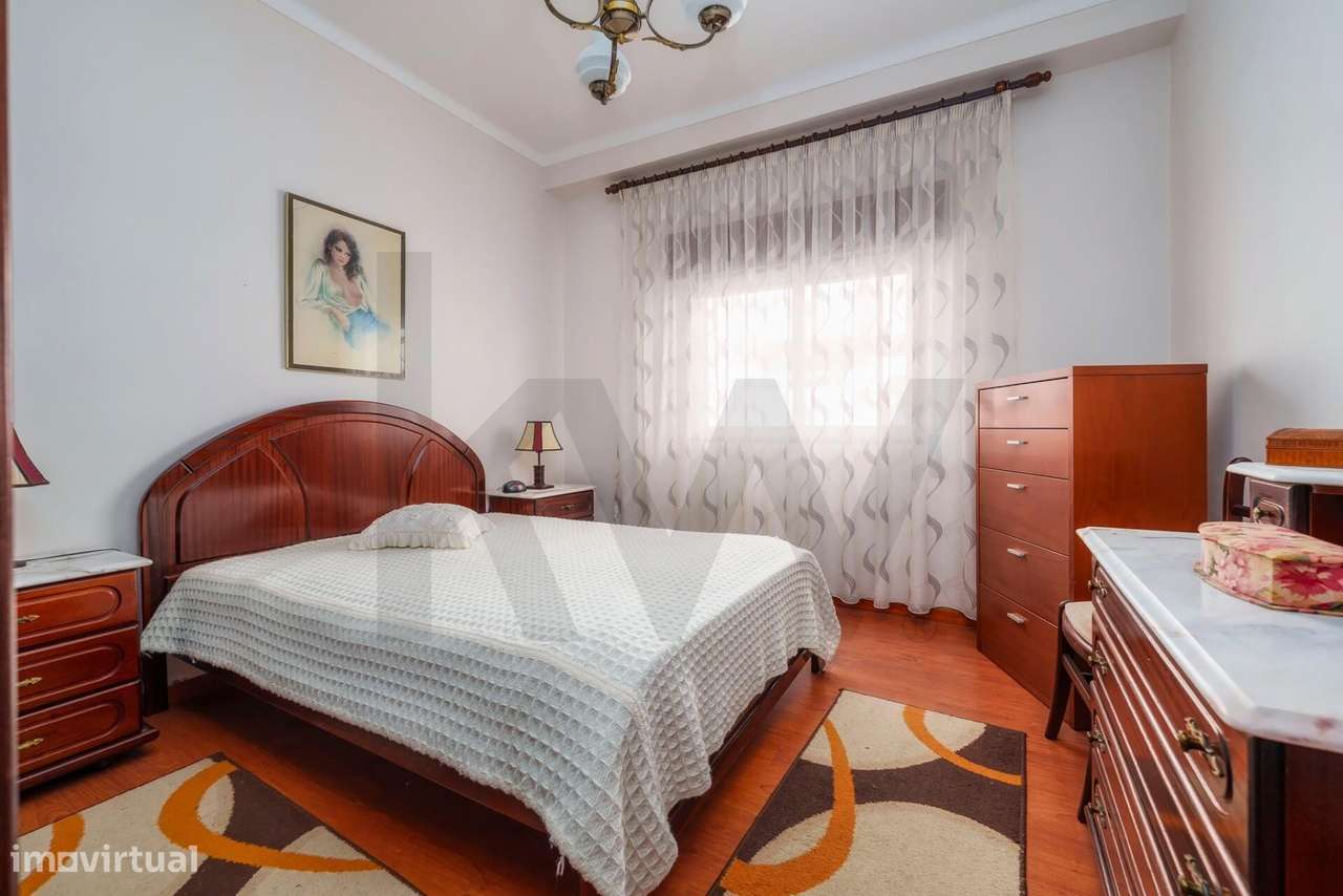 Apartamento T3 com espaço exterior no centro de Vila Real de Santo Ant-5