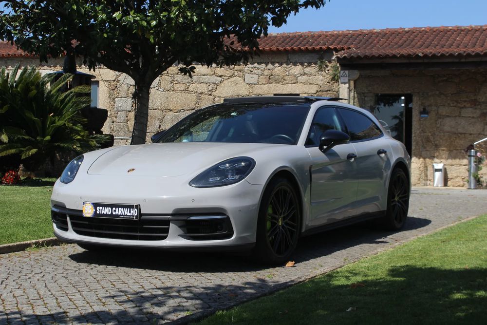 Porsche Panamera Sport Turismo 2019 - Veículo em destaque