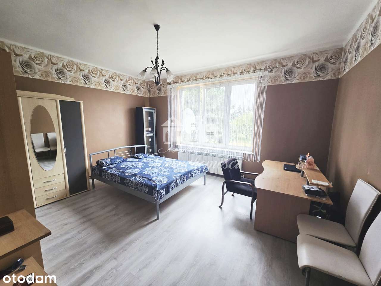 Przestronny dom z ogródkiem i dobrym dojazdem-4