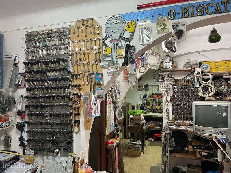 Trepasse loja com muitas máquinas e ferramentas - Grande imagem: 4/9