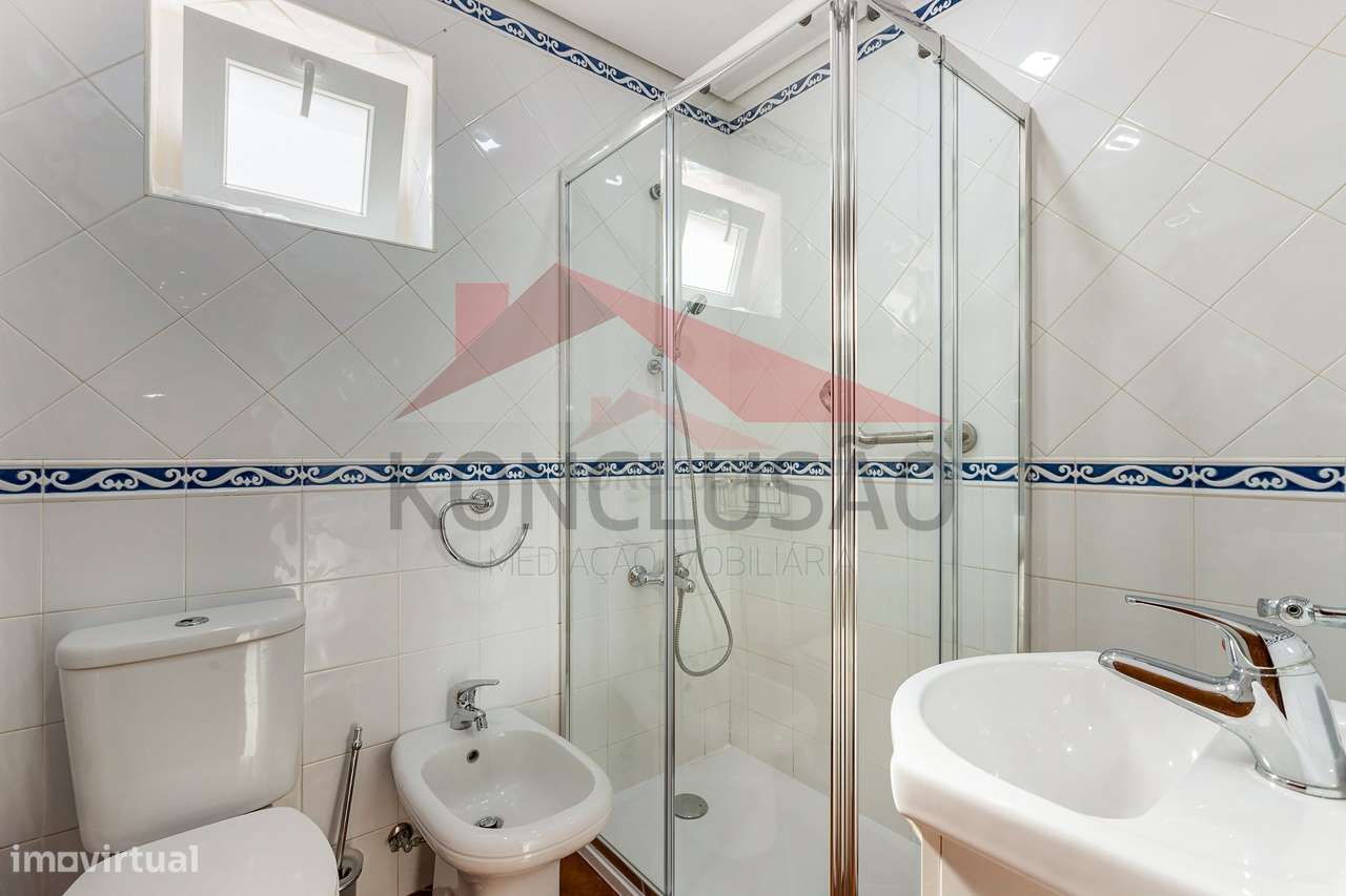 Apartamento T2 com logradouro, garagem e arrecadação – Póvoa de San...-11