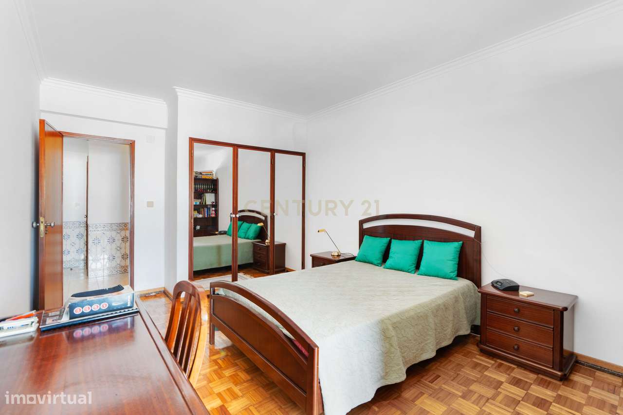 Apartamento T2 com varanda e vista desafogada-13