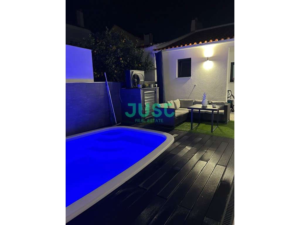 Moradia isolada, T3, seminova com garagem e piscina na Quinta do Conde-7