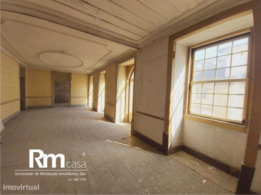 Magnifico prédio devoluto na Rua da Sofia, Largo do Terreiro da Erva-32