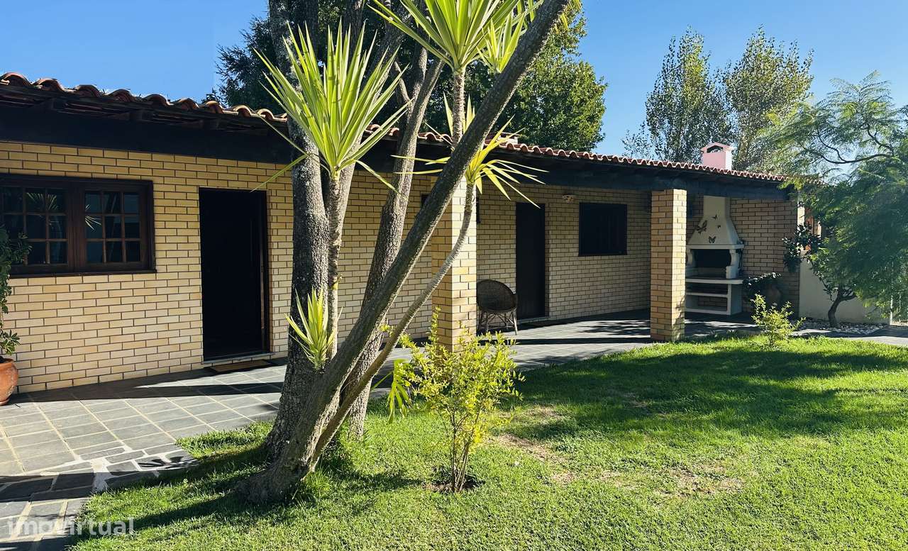 Moradia T4 de charme com grande jardim em zona tranquila-44