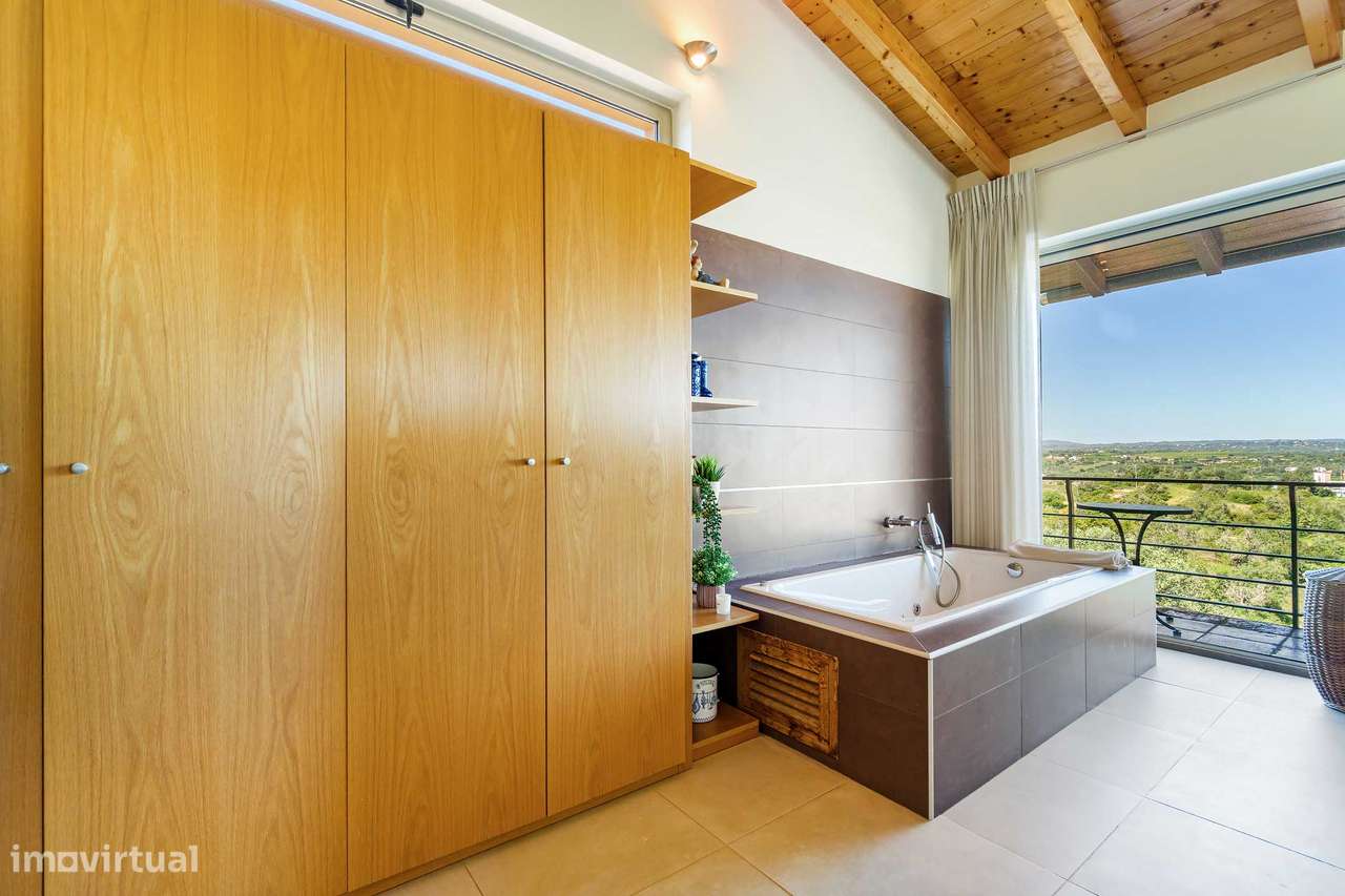 Moradia Encantadora com Piscina e Vistas Deslumbrantes sobre o Campo-23
