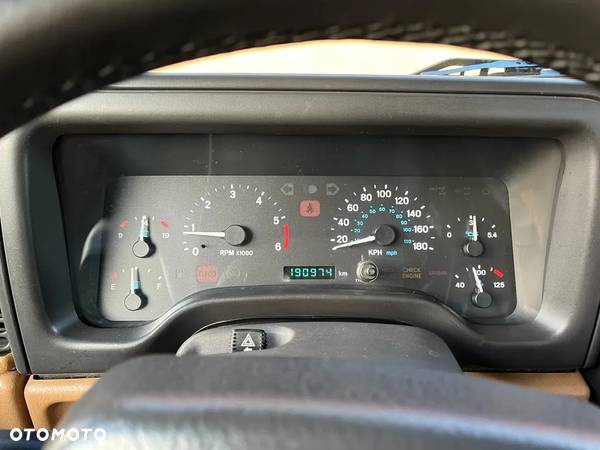 Jeep Wrangler 2.5L - 22