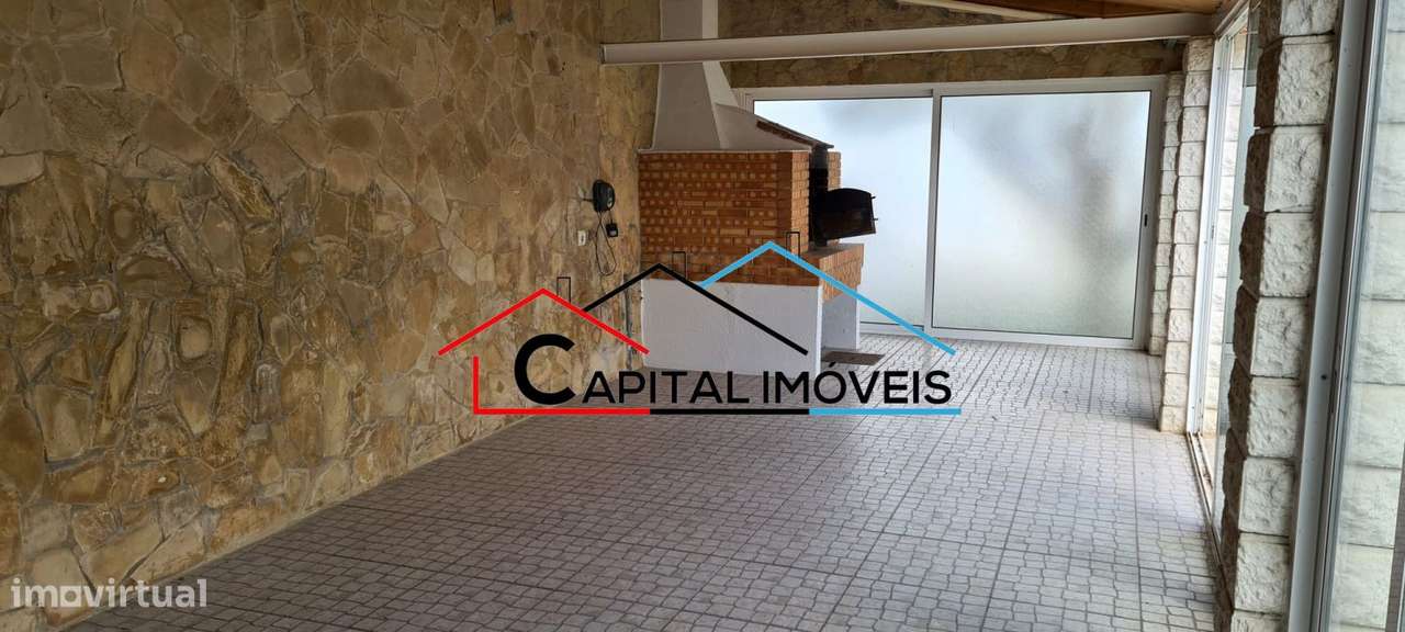 Moradia isolada T3+2 com piscina, em Caixas Sesimbra-23