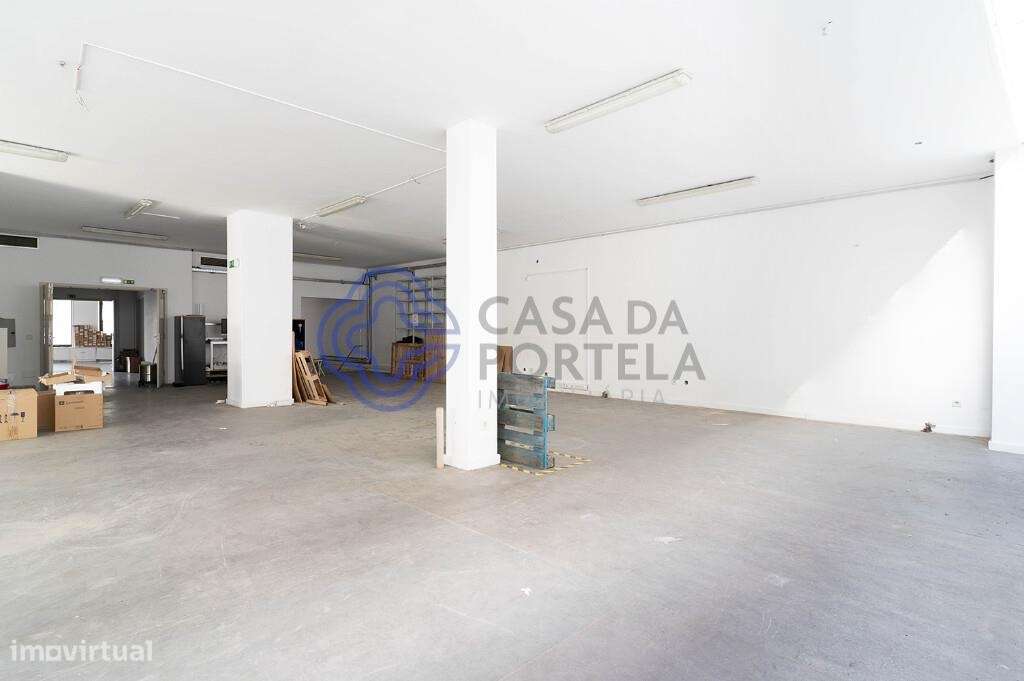Oportunidade Única no Centro de Leça da Palmeira – Loja + Armazém + 2 - Grande imagem: 4/12