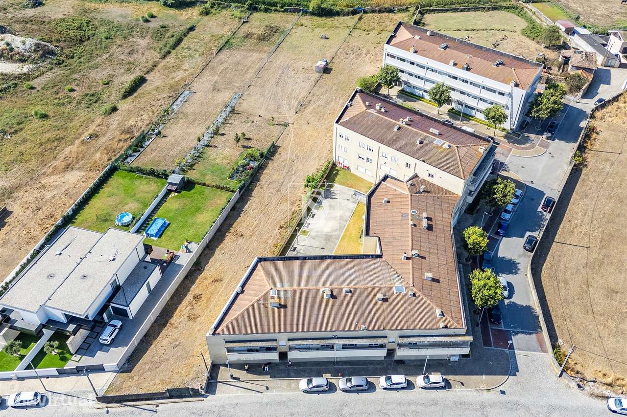 T2+1, Remodelado, com Garagem Fechada, a 1,2 km da Praia — Vila do Con-41