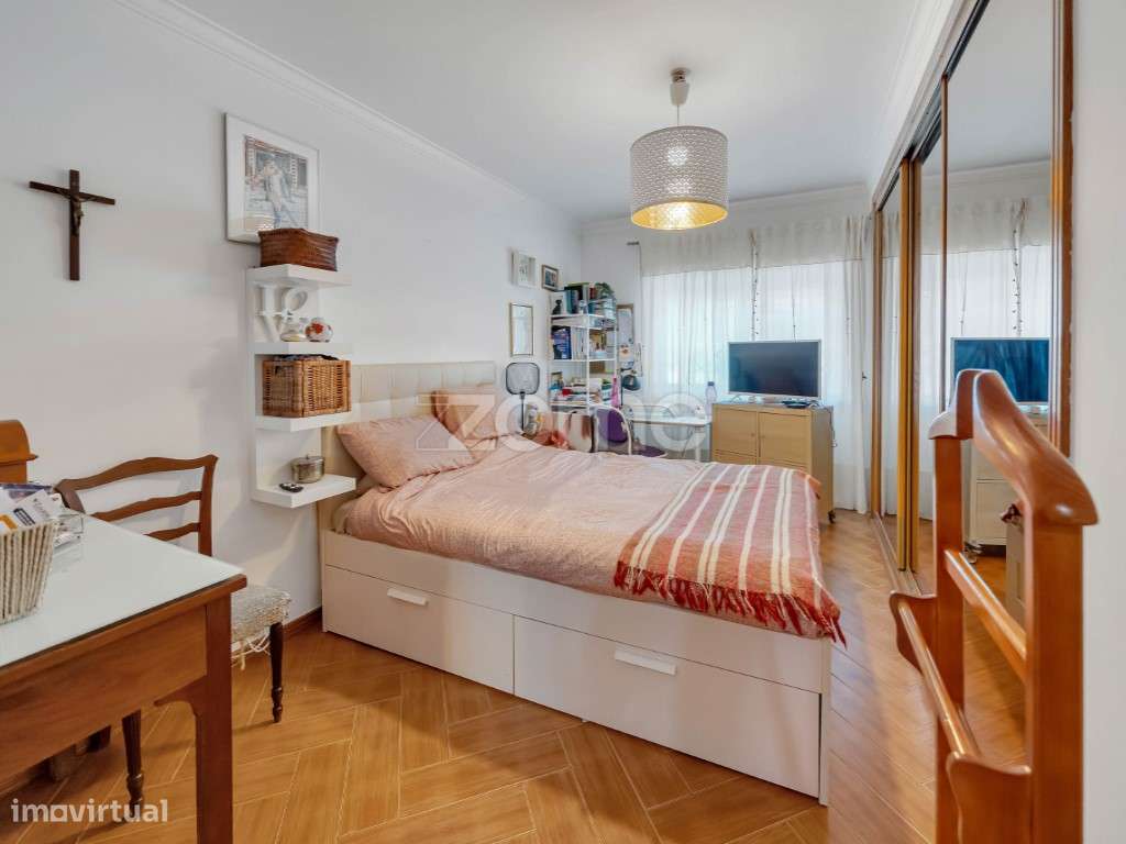 T3 com Terraço Privativo na Amadora-15