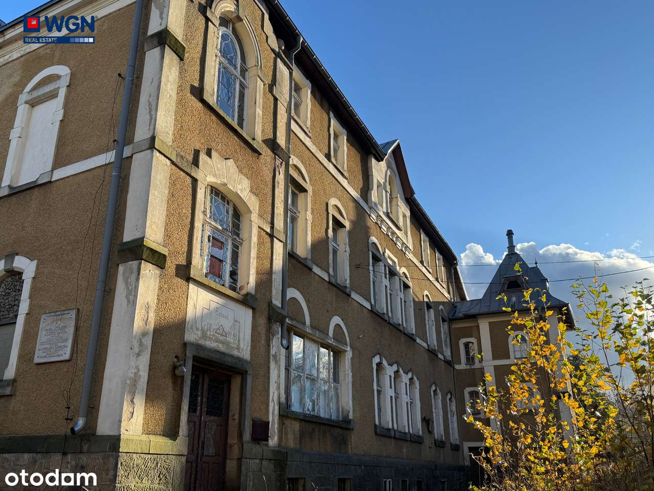 Zabytkowy pałac - dawny szpital - na sprzedaż.-3