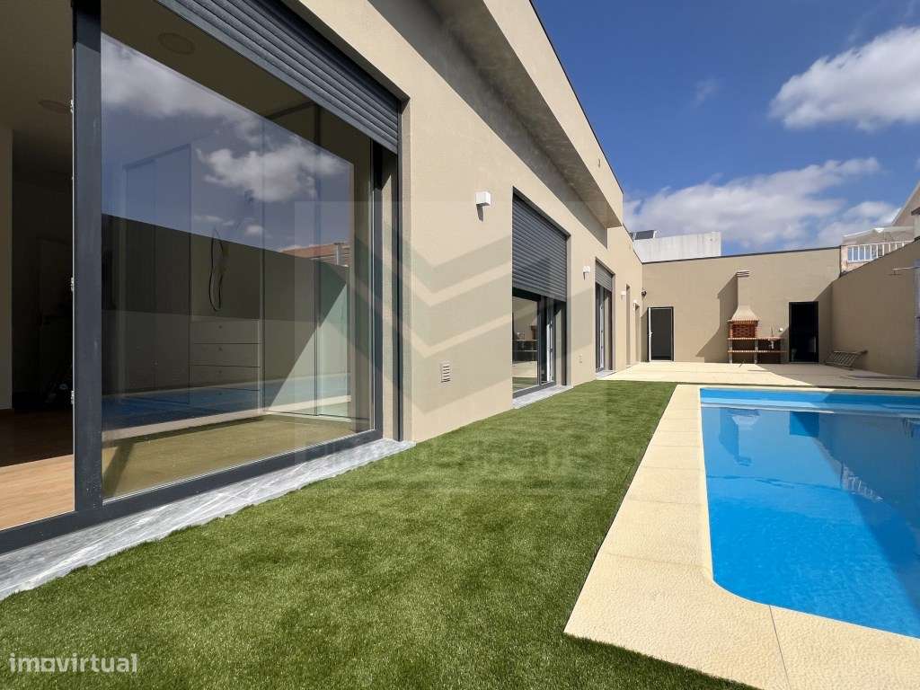 AZEITÃO, MORADIA Nova, 5ass. 3 SUITES, Lavandaria PISCINA-27