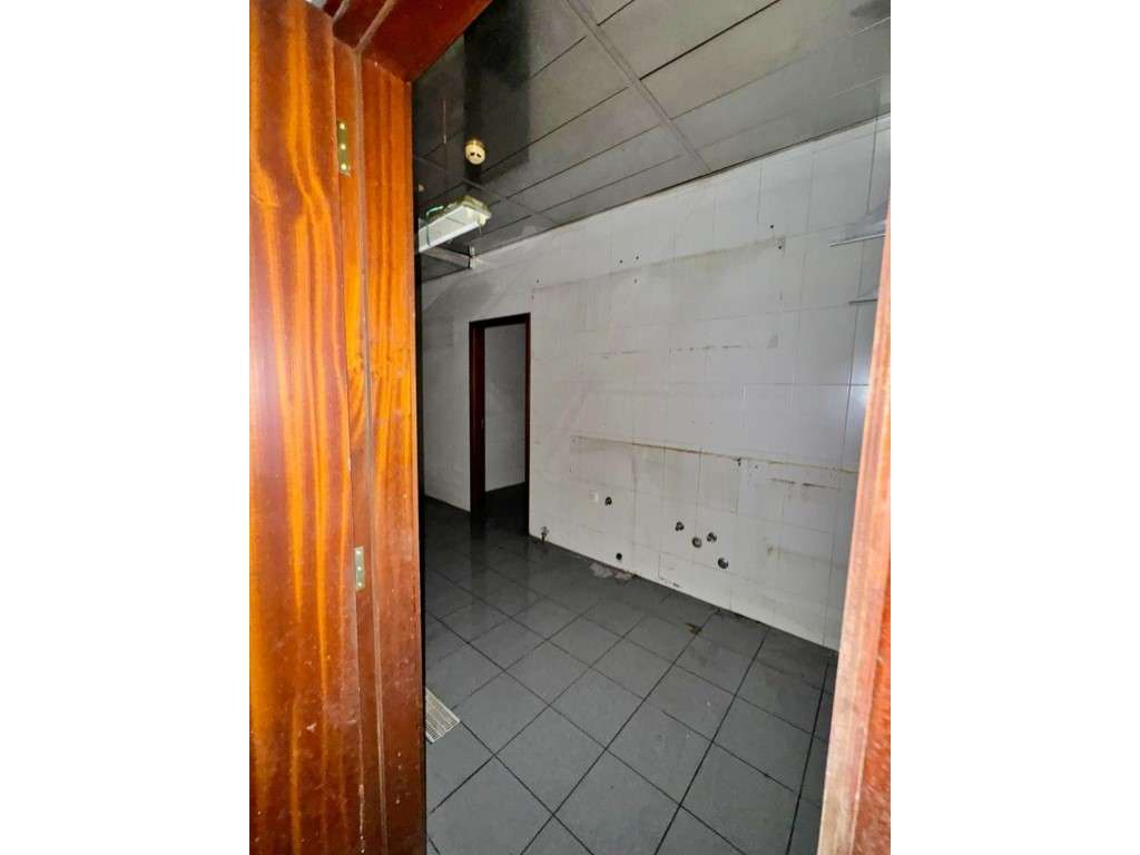 Oportunidade de negócio no coração de V. N. de Gaia-12