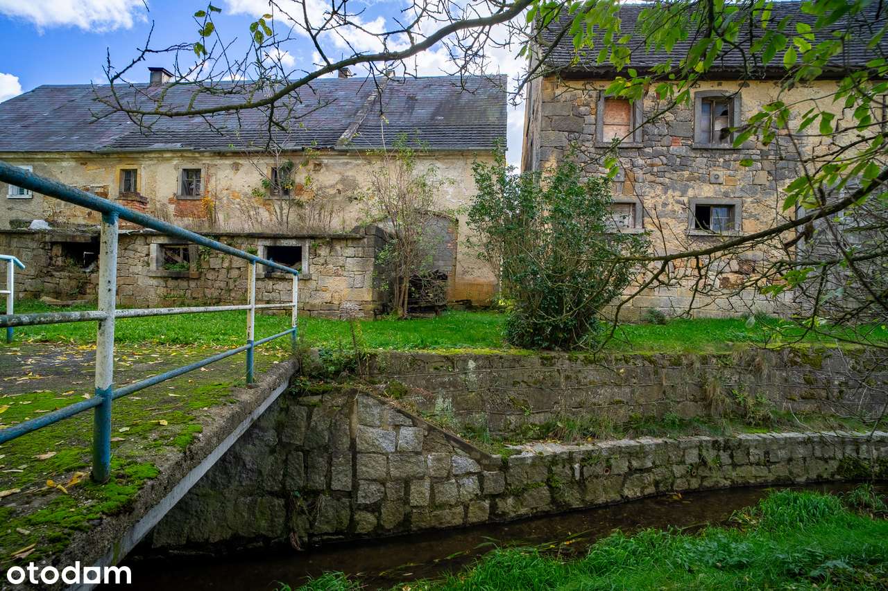 Dom z garażem i poddaszem w spokojnej okolicy-5