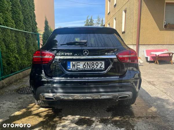 Mercedes-Benz GLA 250 4Matic 7G-DCT UrbanStyle Edition - 3