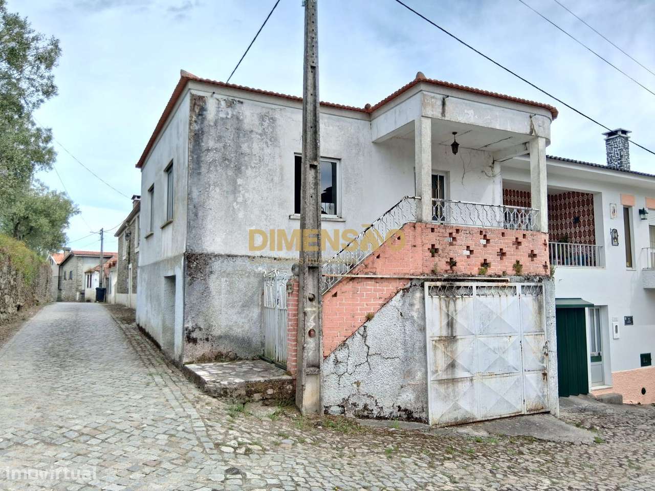 Espaço Comercial/Serviços 1 andar e R/C (garagem) com área de 60m2 ... - Grande imagem: 1/7