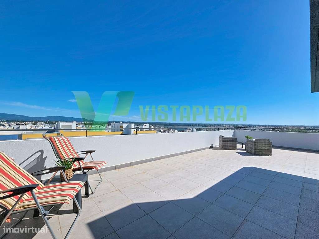 Apartamento Duplex com Terraço e Vista Panorâmica, piscina e garage...-42