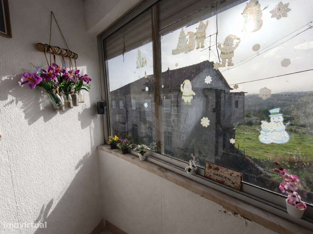 À primeira vista é uma casa como tantas outras. Na prática, é muito...-24