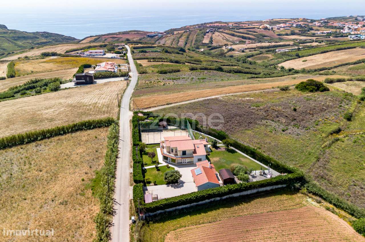 Moradia T4+2 c/ terreno urbano c/ 3070m2 - perto da praia - Grande imagem: 1/51