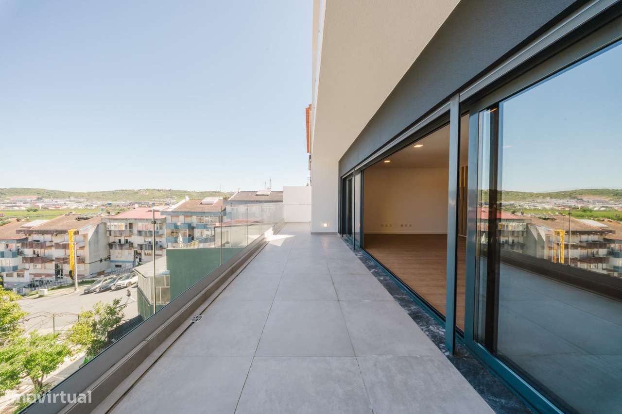 Moradia T5 de Luxo com Piscina e Vista Panorâmica em Mealhada, Loures-18