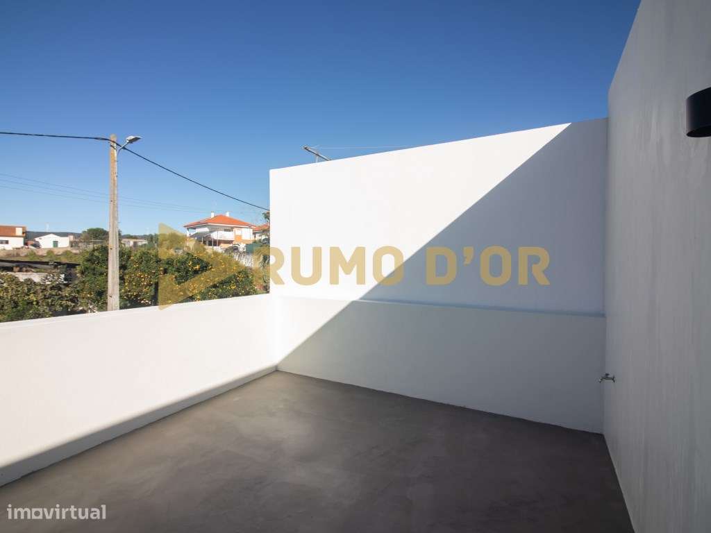 Moradia T3 em Freixial do Meio-24