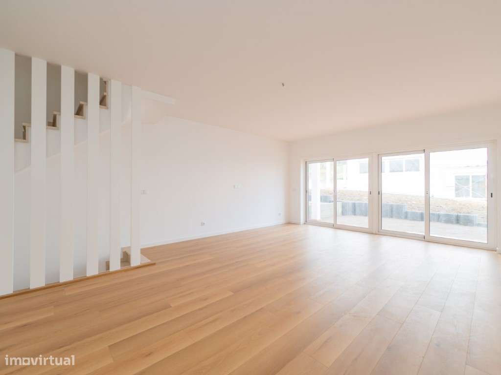 MORADIAS T2+1 e T3+1 GARAGEM E JARDIM, BELAS-10