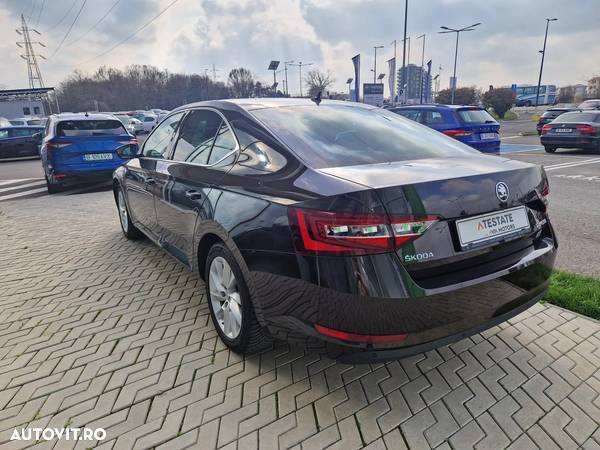 Skoda Superb 2.0 TDI DSG Ambition - 8