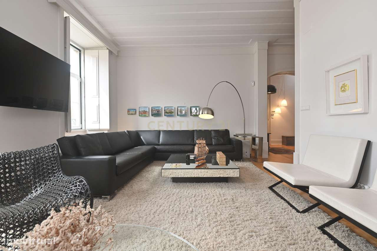 Exclusivo apartamento T4 com estacionamento privado na Baixa, junto ao-7