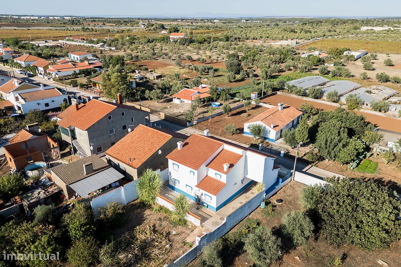 Moradia Isolada T4+2 com 245 m2 em Lote com 961 m2 na Aldeia de Nora,-59