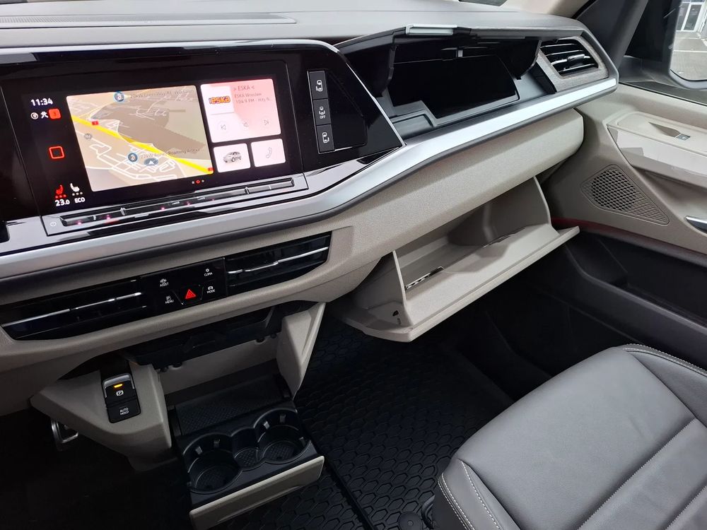 Salon PL Gwarancja fabryczna PHEV 218KM Panorama DCC Sam parkuje L2