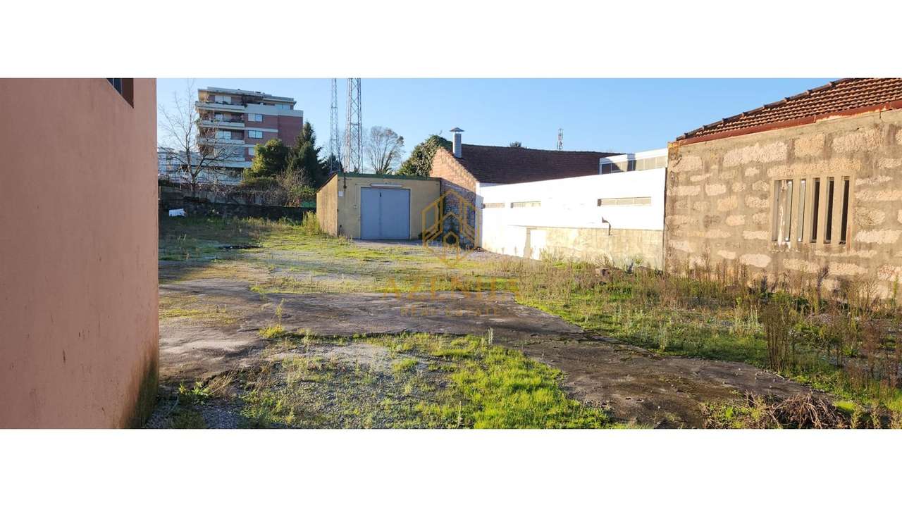 Armazém em Maia ideal para investimento-14