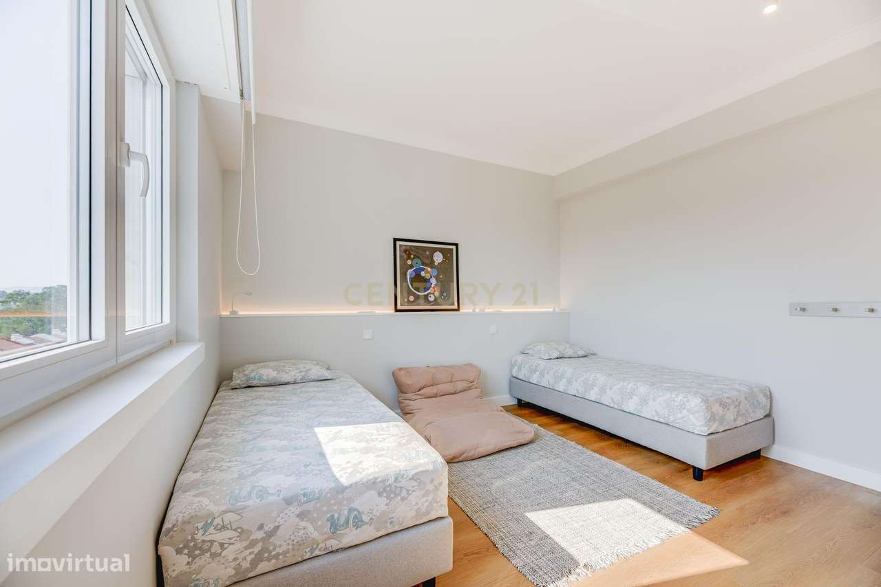 Fantástico T4 Alvalade com varandas, estacionamento e arrecadação-53