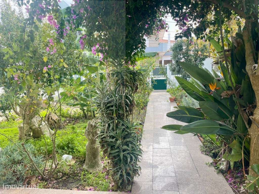 Moradia com 7 assoalhadas , jardim privado e garagem !! - Grande imagem: 2/51