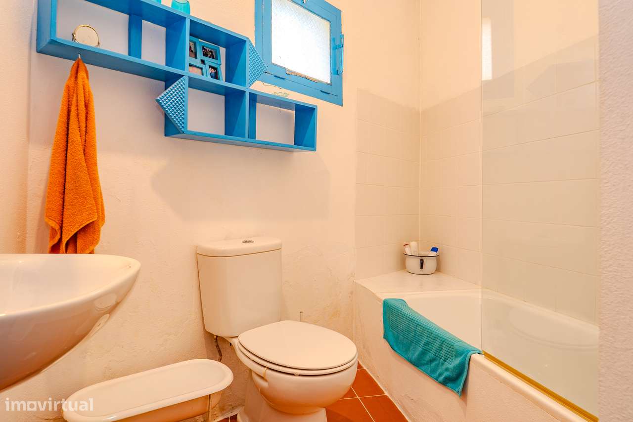 CASA COM QUINTAL | PARA VENDA | FALCOEIRAS-13