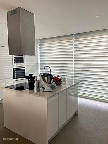 FANTÁSTICA MORADIA RECENTE EM ALGUEIRÃO – CONFORTO, ESPAÇO E QUALID-8