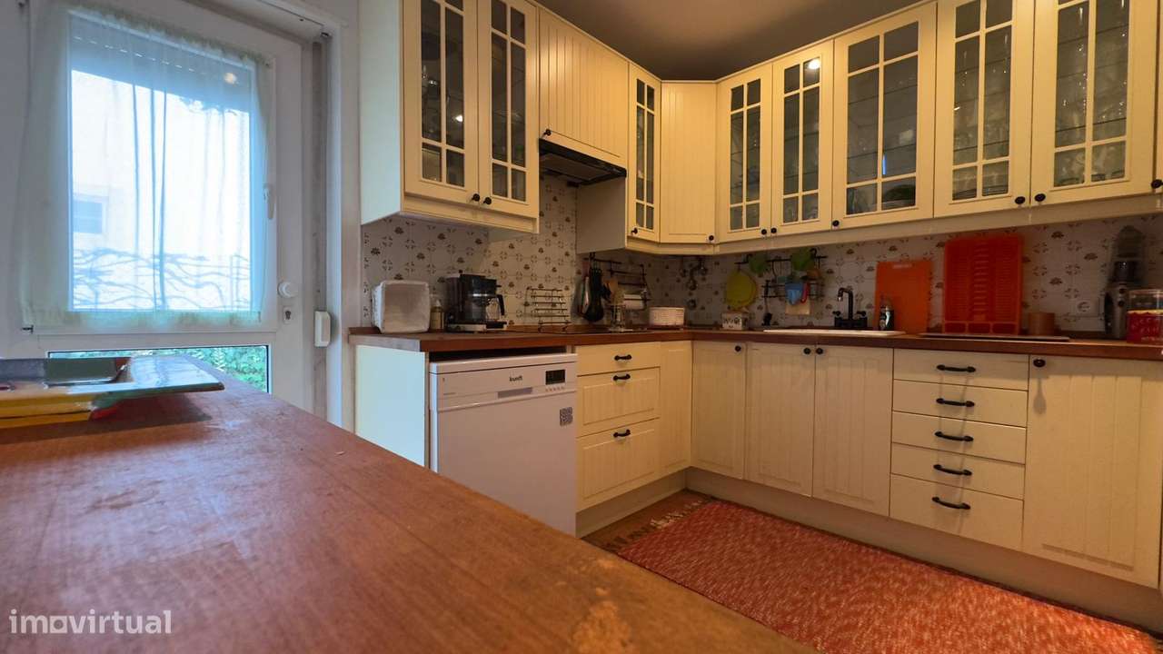 Moradia T6 - 220m2 - 3 pisos - 2 garagens - Barro - Pinheiro de Loures-12