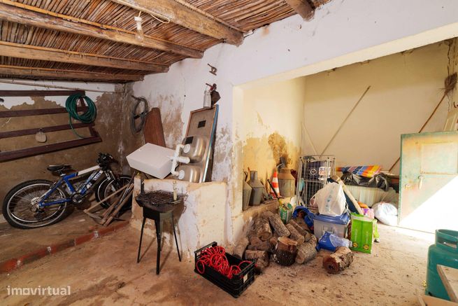 Moradia Tradicional Algarvia com Anexo e Terreno Amplo em Casa Branca,-37