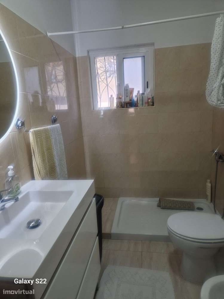 Moradia com 4 frações 2xT3 2 2x T2, terreno vista de rio e natureza-4